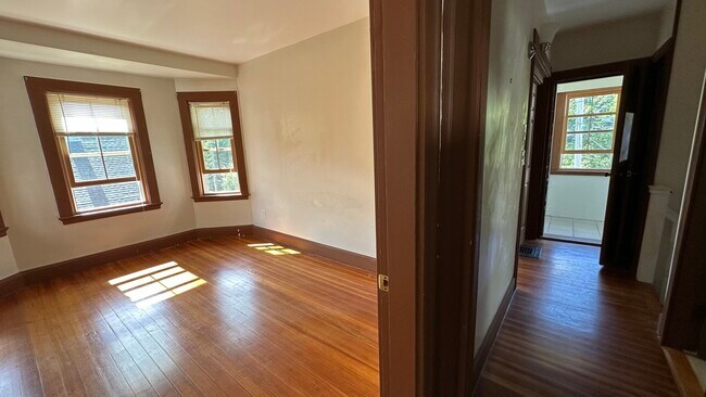 Building Photo - 62 Cottage St