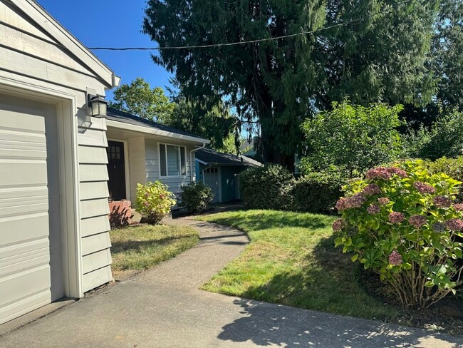 Building Photo - 8550 SW 10th Ave