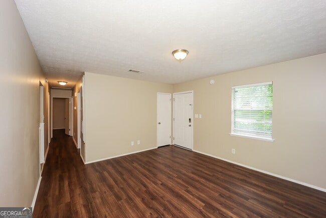 Building Photo - 6133 Fieldcrest Dr