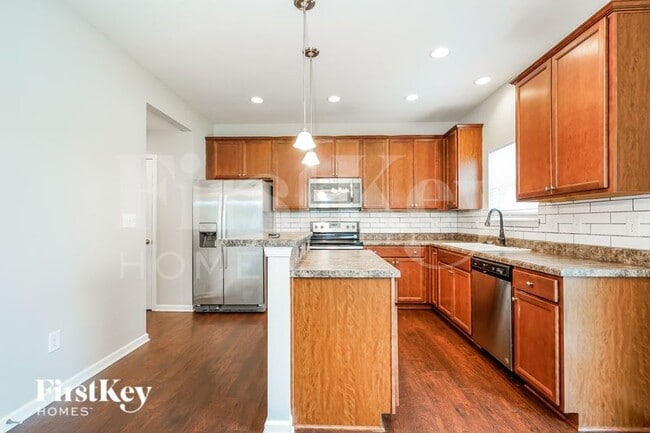 Building Photo - 8858 Hemingway Dr