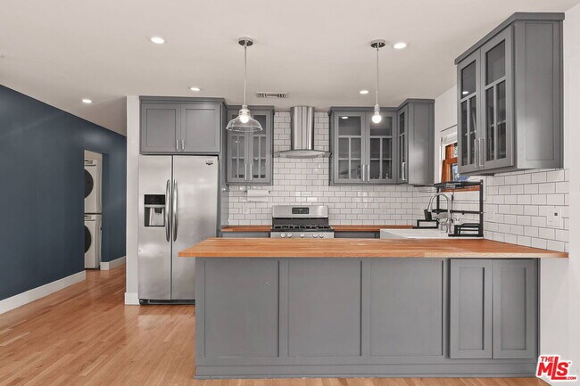 Building Photo - 1453 Hepner Ave