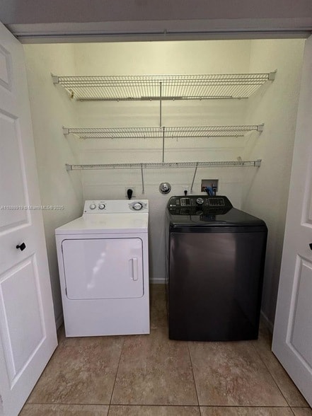 Building Photo - 661 NW 42nd Ave