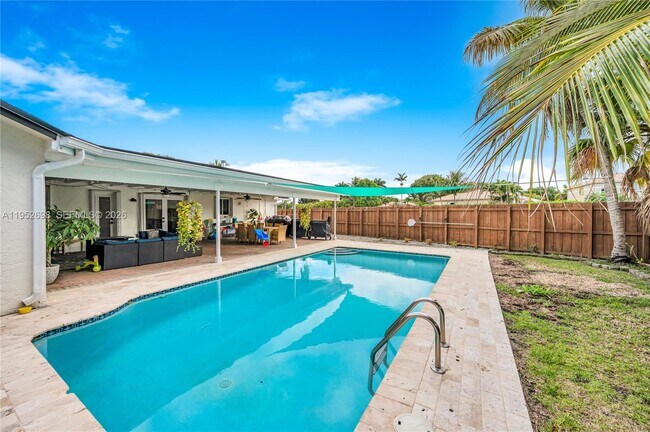 Building Photo - 15930 SW 90th Ave