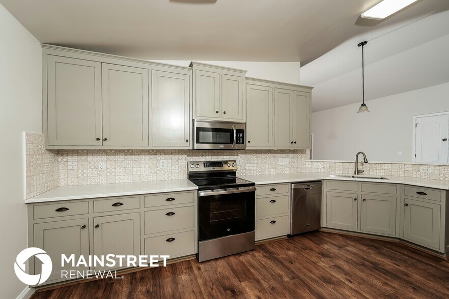 Building Photo - 6916 Meadow Ridge Dr