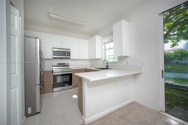 Primary Photo - 445 NE 21st Ave