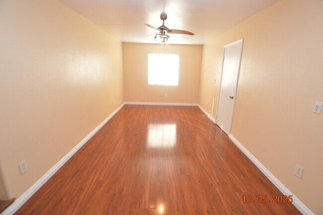 Building Photo - 604 Princess Ave