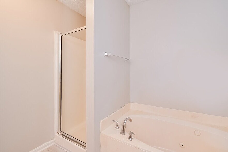 Building Photo - 5620 Kaitlyn Dr W