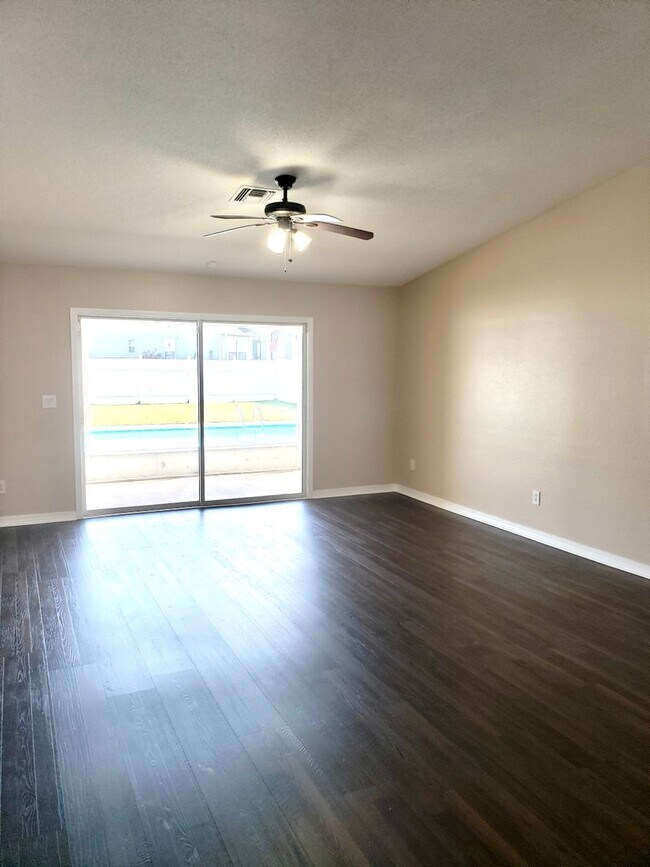 Building Photo - Beautiful home with Swimming Pool in the Hammocks. 4 bedroom 2 bath -Pool lawn service included!!!