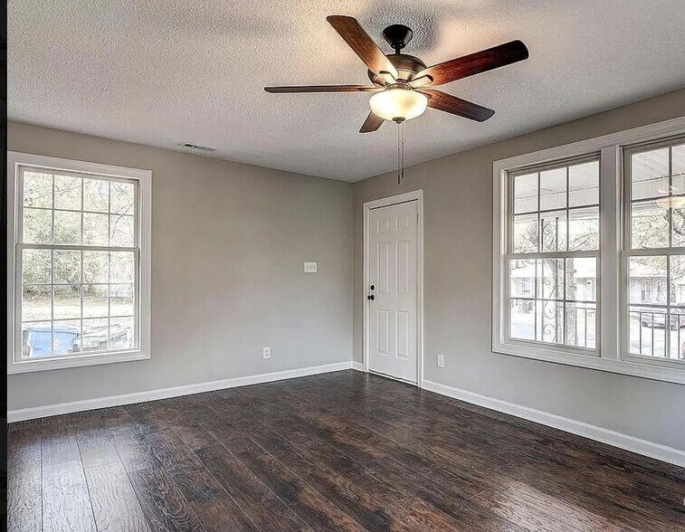 Building Photo - Room in House on Dupree St