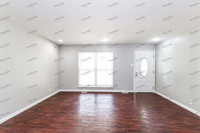 Building Photo - 2165 Kingsford Dr