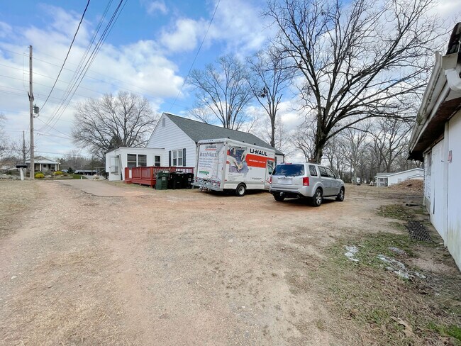 Building Photo - 3325 Poplar Tent Rd