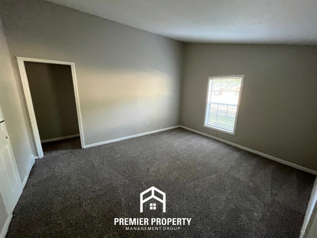 Building Photo - Charming 3BR/1.5BA in 38118 | Vaulted Ceilings, Fireplace & Formal Dining