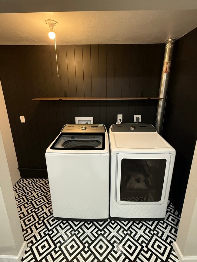 Building Photo - 7923 S Carr Ct