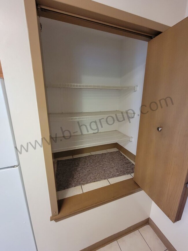 Building Photo - 8760 Sheridan Rd