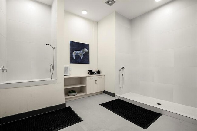 Building Photo - 6324 N Lamar Blvd