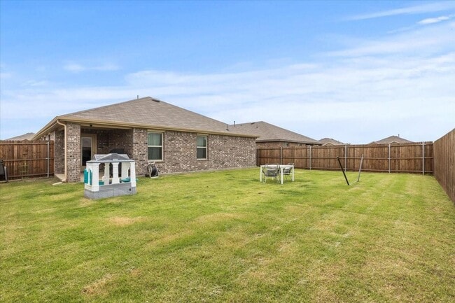 Building Photo - Modern single-story home with 4 bedrooms, 2 bathrooms, open-concept living, stylish kitchen, two-...