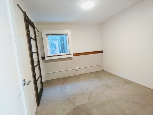 Building Photo - Charming remodeled lower unit with amazing yard and laundry