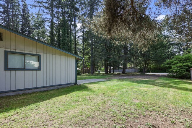 Building Photo - MOVE IN READY NOW!! 4 bed 1 bath on shy half acre! North Thurston School District
