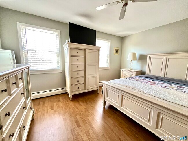 Building Photo - 25 Riverside Dr