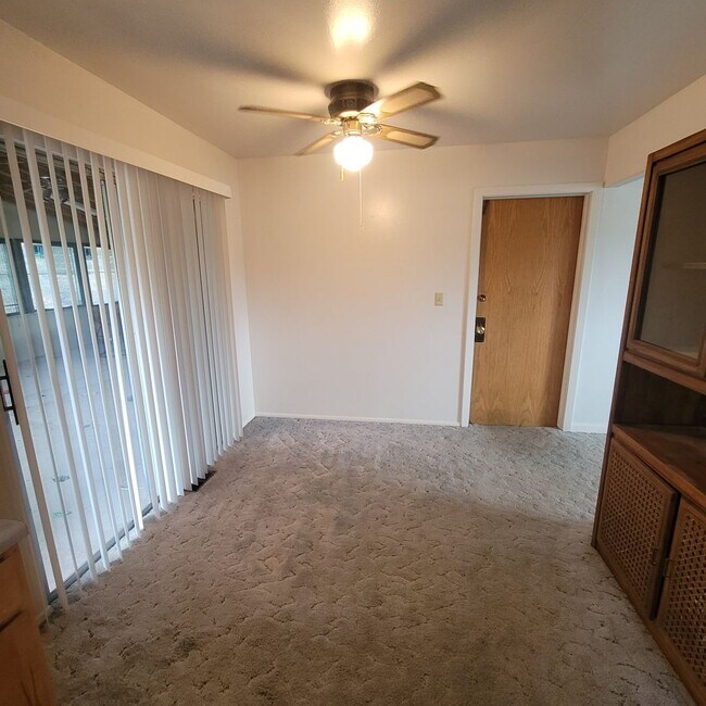 Building Photo - Large Home on NorthSide Grand Junction!!!!