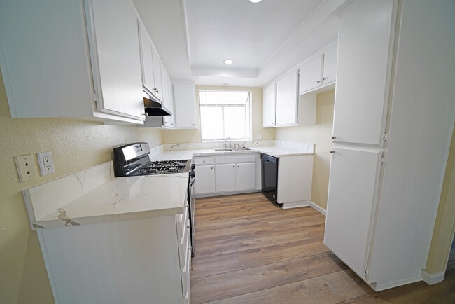 Building Photo - 27663 Ironside Dr