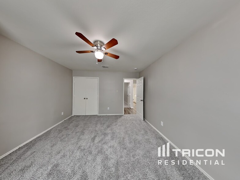 Building Photo - 3229 Sunshine Way