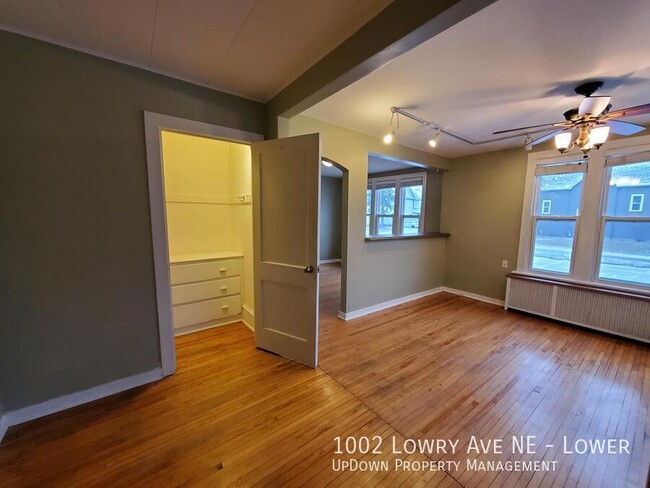 Building Photo - 1002 NE Lowry Ave