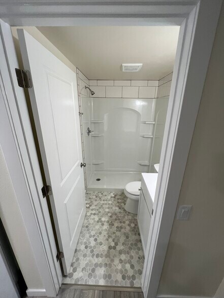 Building Photo - 6118 Strathmore Ln