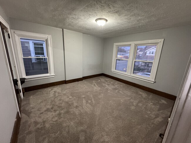 Building Photo - 459 N Main St