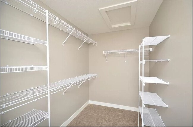 Building Photo - 660 SE Greyson Ln