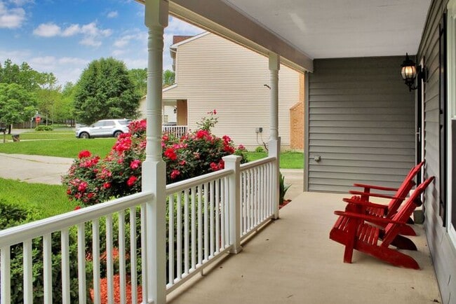 Building Photo - Charming 3-Bedroom, 2.5 Bath SFH with Fron...