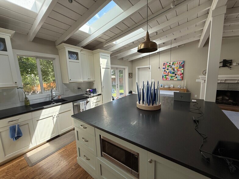 Building Photo - 2627 E Melony Dr