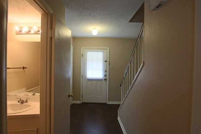 Building Photo - Delmar Dr.  2518/2520