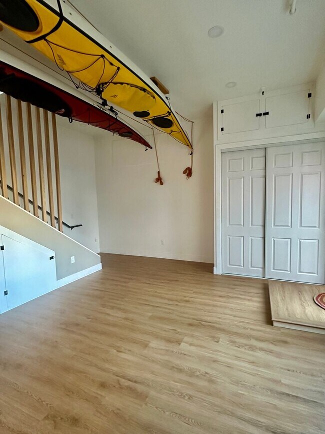 Building Photo - Industrial Chic 3bed/3bath loft style cond...