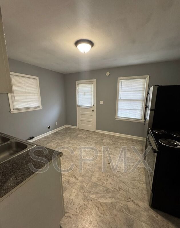 Building Photo - 2423 Crestview Dr