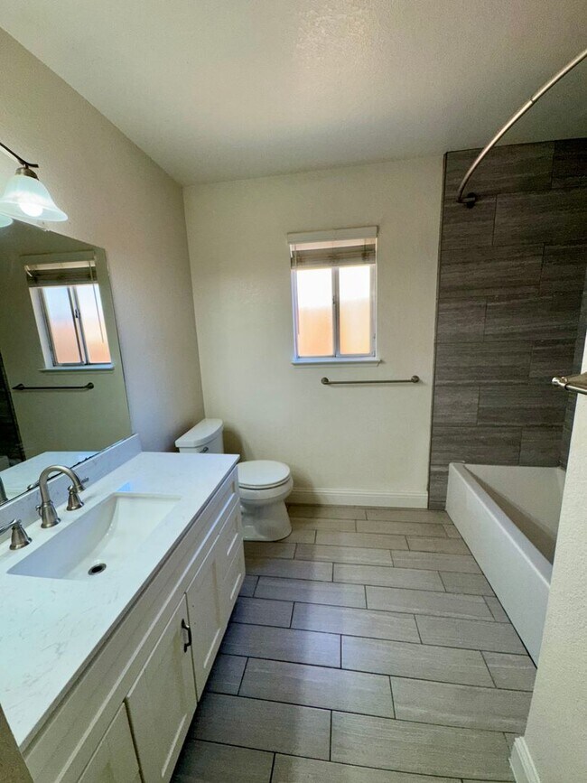 Building Photo - Remodeled Silver Creek Beauty