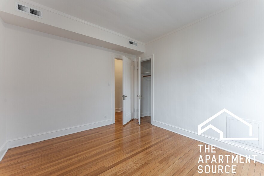 Building Photo - 4521 N Harding Ave