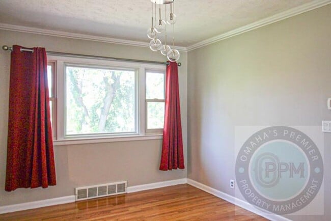 Building Photo - Move In Special  $600.00 off the Deposit!!...