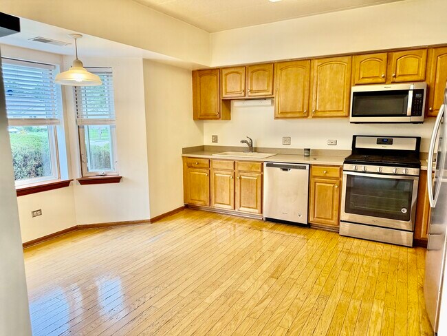 Building Photo - 717 N 5th Ave