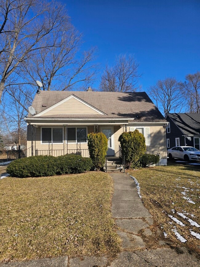 Building Photo - 16888 Lenore Ave