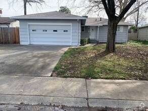 Building Photo - 3 bedroom home with new floors