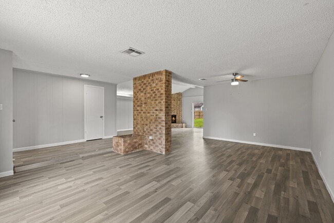 Building Photo - 3808 Corto St
