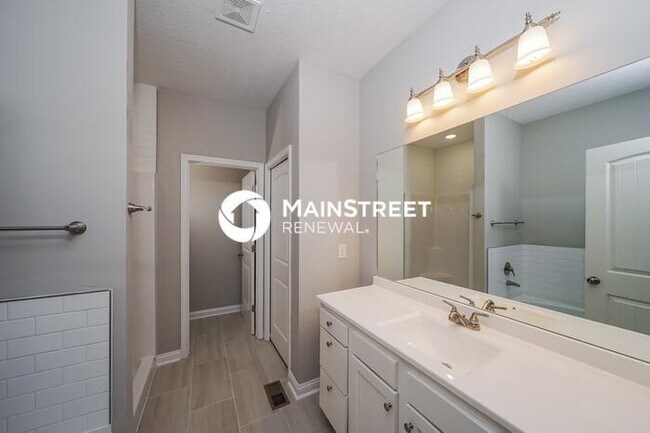 Building Photo - 4 Bedroom Pet-Friendly Home in Louisville,...