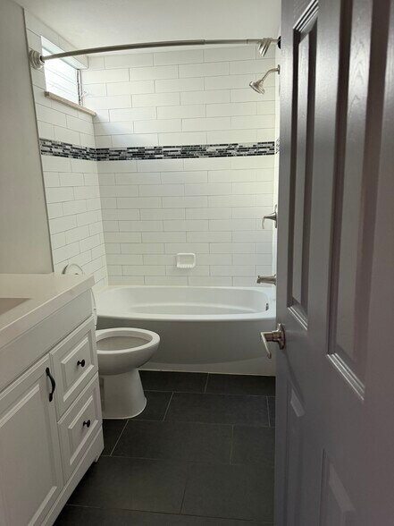 Building Photo - 3620 W Linvale Pl