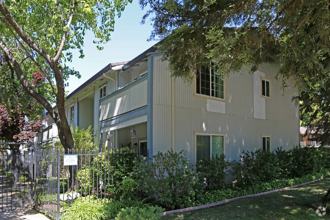 Primary Photo - River Park Apartments