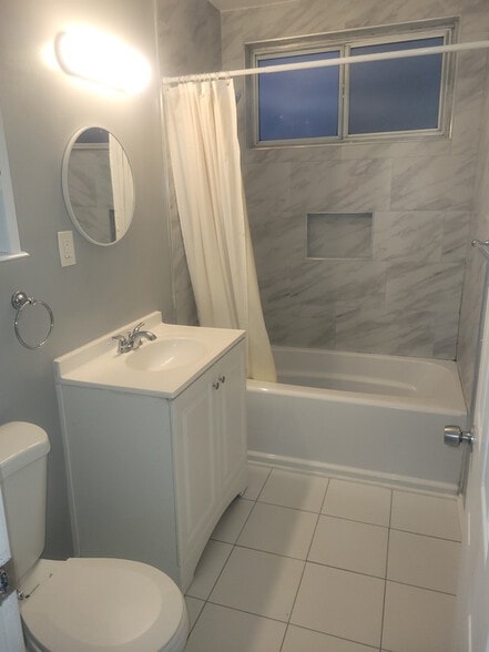 Building Photo - 8134 Comolette St