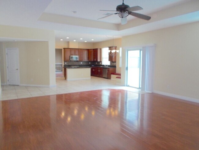 Building Photo - Beautiful 4BR Home with Pool, Loft, and 3-...