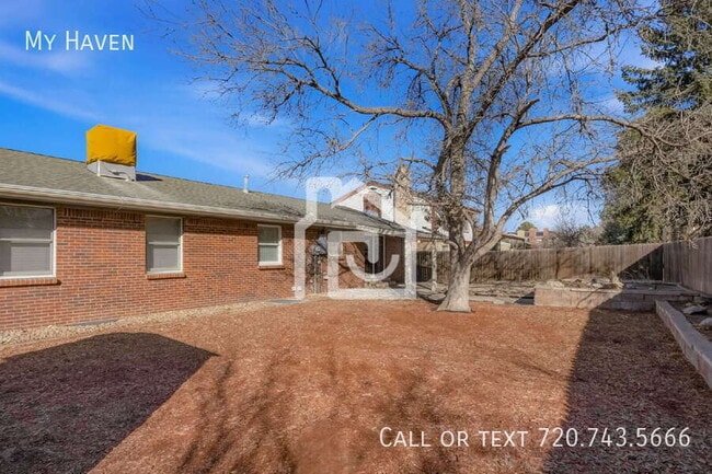 Building Photo - 13974 E Arkansas Pl