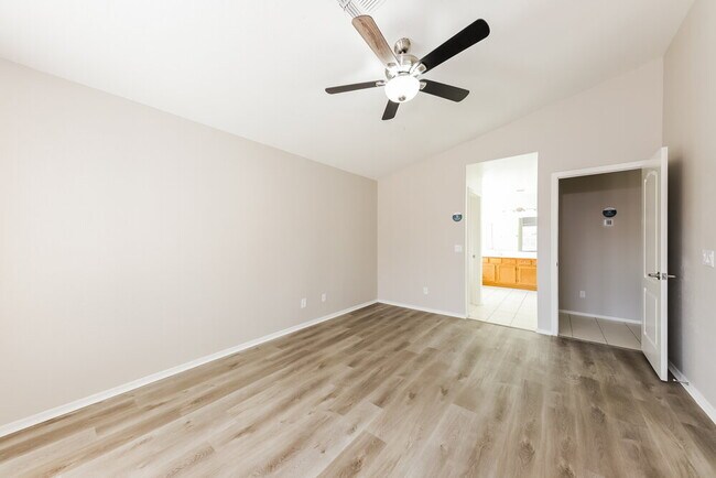 Building Photo - 8819 W Kings Ave