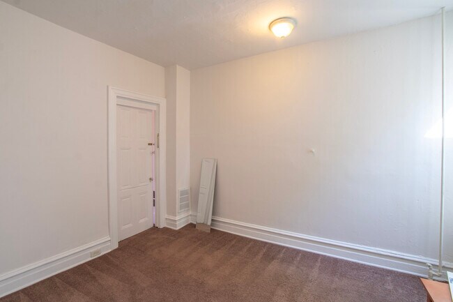 Building Photo - 2039 N Gratz St